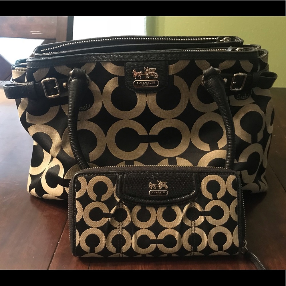 Original coach purse and matching wallet